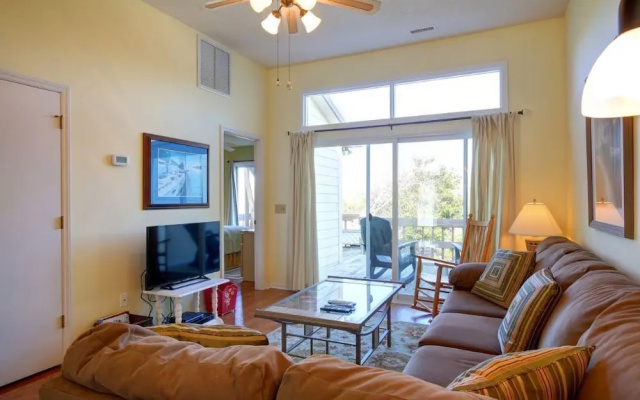 Toadally Relaxin' 2 Bedroom Home by RedAwning