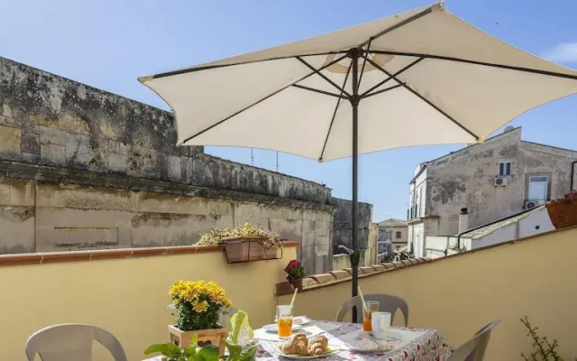 Salomone Apartment 15 With Terrace by Wonderful Italy