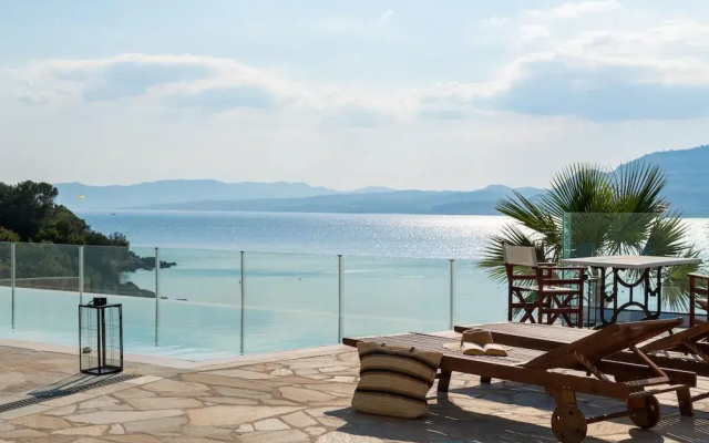 Arte Pefki Beachfront Suites