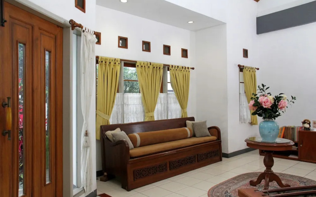 Rumah Asri Bed And Breakfast
