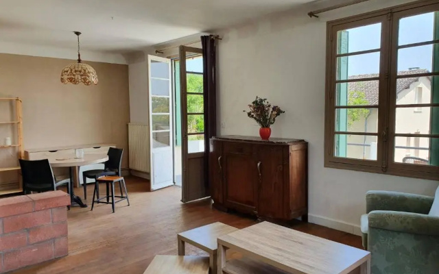 Big summer house in the charming village of Meyssac
