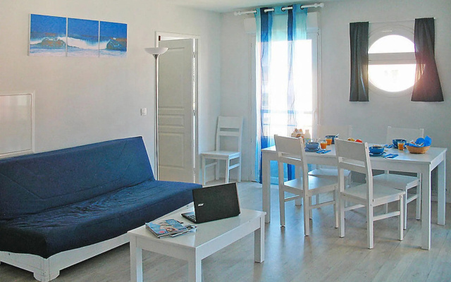 Coastal Stay With Pool in Grandcamp