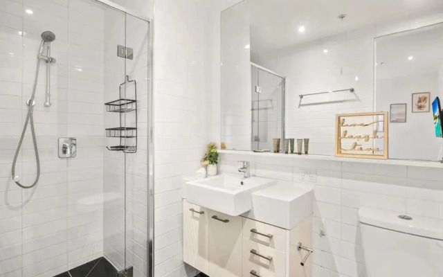 Stylish Southbank 2-bed Flat w/ Balcony