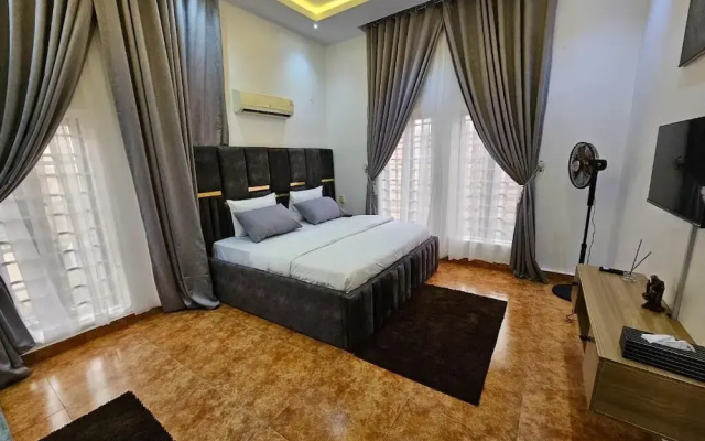 Katus Hyatt Luxury Apartment