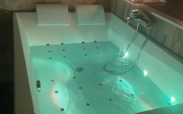 The Montreal Suite (Adults Only)