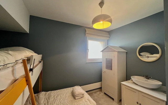 Sea View Family Stay for 8