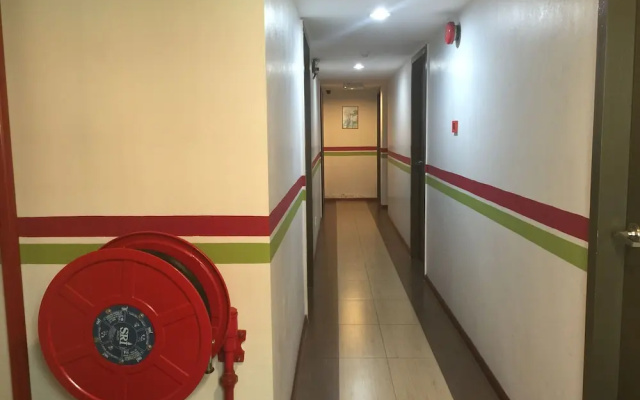 Red Tomato Hotel