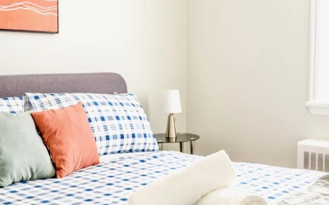 1BR Apt w King Bed Netflix - Close to Downtown