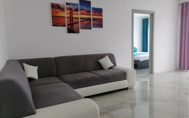 Aqua West Apartment