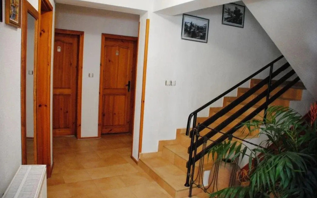 Tonis Guest House