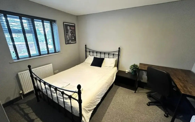 Leamington Spa-3 Bed-garden-pets-free Parking
