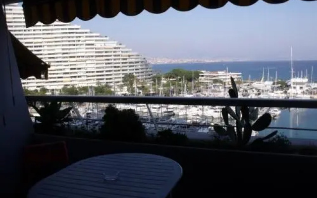 Grand studio vue mer à Marina Baie des Anges