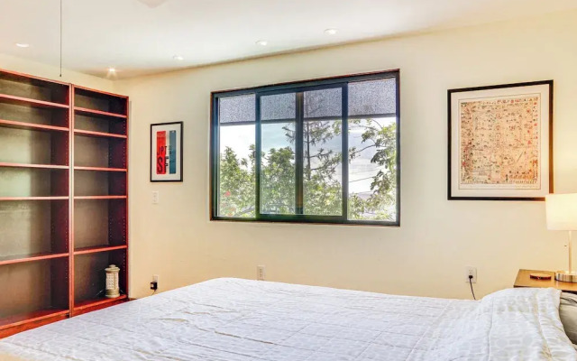 Ocean-view Bungalow: Walk to Pebbles Beach!