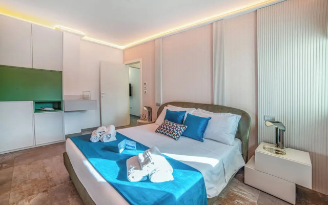 7br Luxury Villa - Pool, Garden & Parking