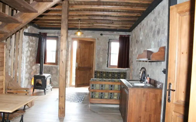Karlibel Armutalan Yayla Evleri