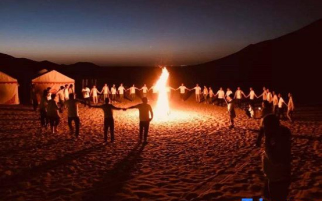 Stay overnight at the Desert Lakeside Camping Hotel