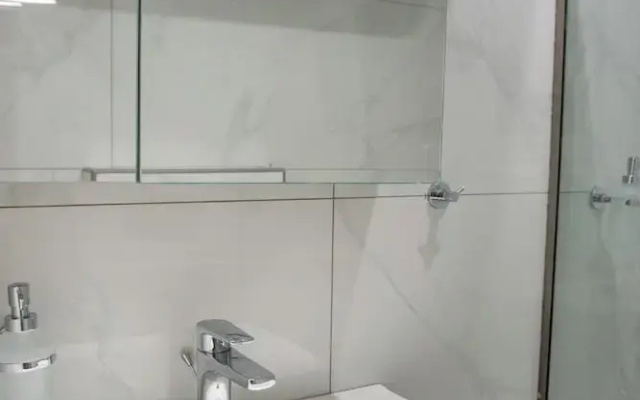 Brand New Pagrati Apt Modern Comfort