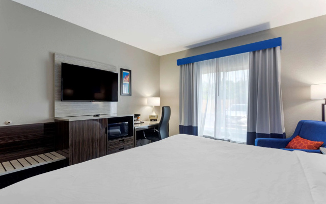Comfort Inn & Suites Memphis East