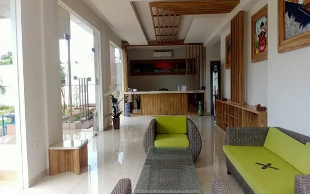 OYO 90102 Edotel Hotel By Dbest Hospitality