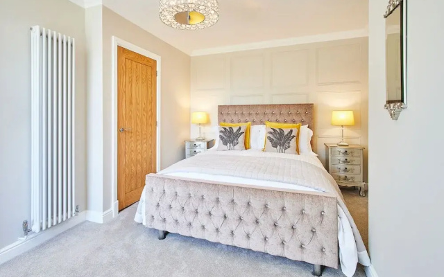 Host Stay Finch House