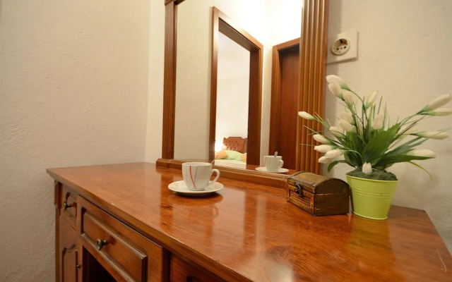 Apartment and Rooms Artina