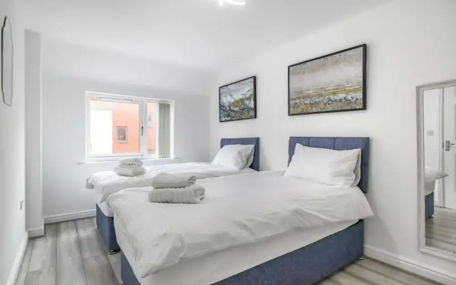 Fast Wi-fi Free Parking 10 Mins to City Centre