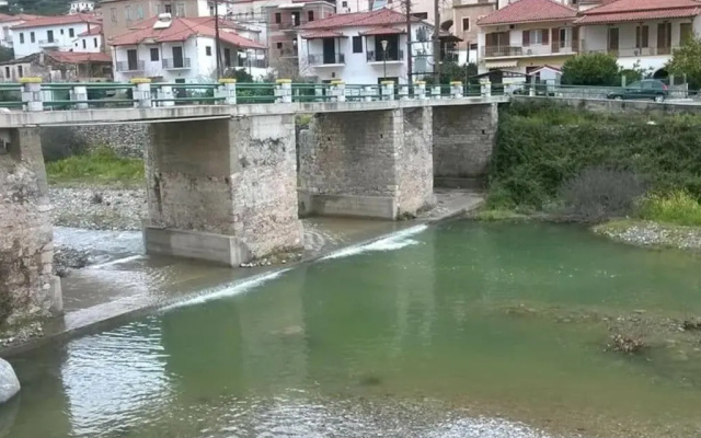 River'S House In The Center Town