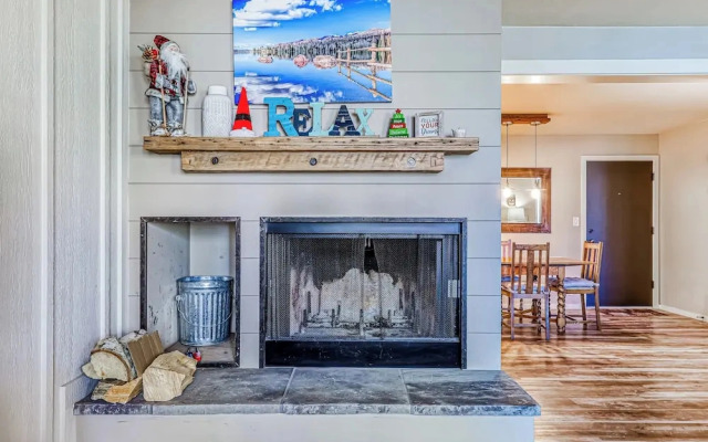Comfortable 2BR 2nd-floor Balcony