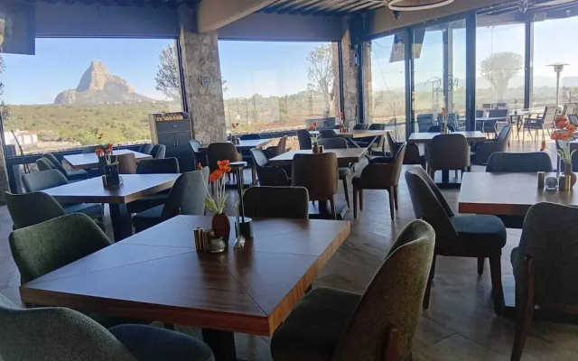 Hotel Montes Suites