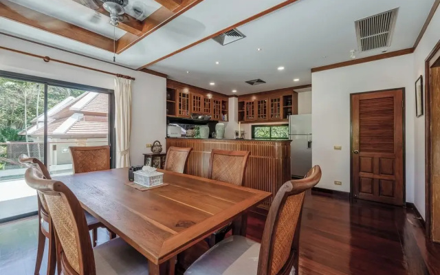 Naiharn 4br Private PoolVilla near Beach