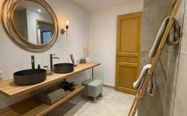 Garden house Cote d’Azur close to mountain and sea