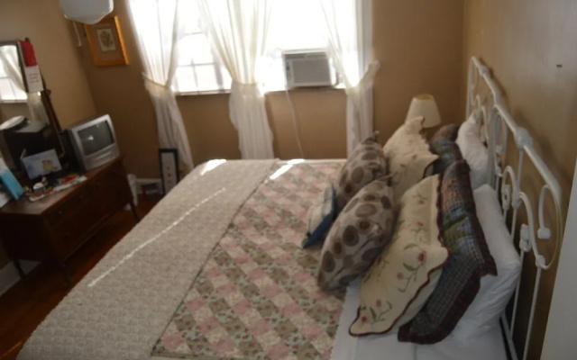 Maple Street Bed and Breakfast LLC