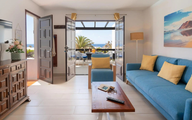 Apt 28 Famara