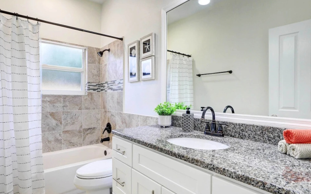Dog-friendly Home w/ Pool & Yard in Bradenton