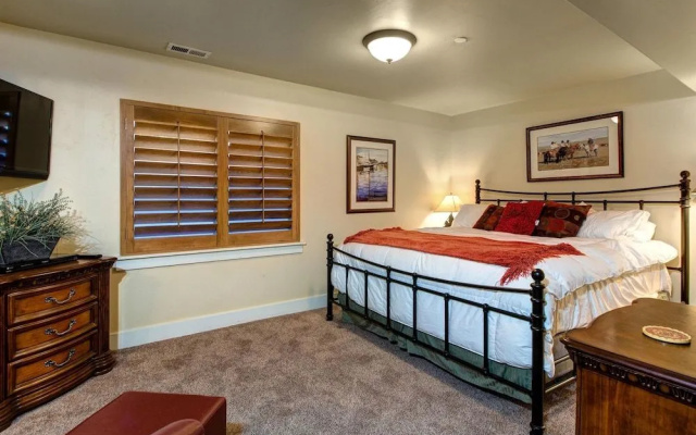 5541 Slalom Way Townhome by RedAwning