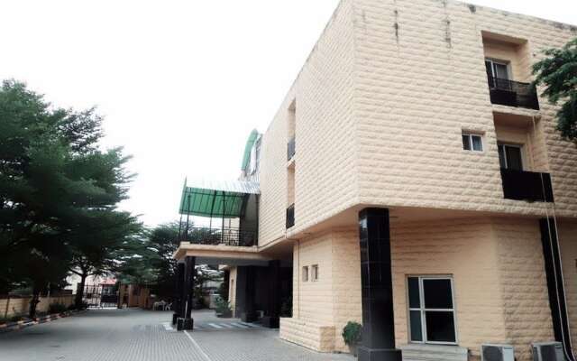 Pelican Hotel Lekki вид на фасад
