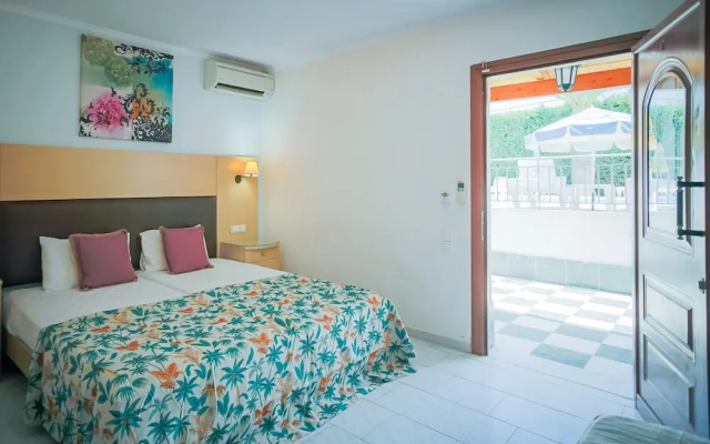 Roseclub Apartments