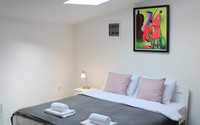 Отель Mi Familia Guest House Сербия, Белград - отзывы, цены и фото номеров - забронировать отель Mi Familia Guest House онлайн комната для гостей