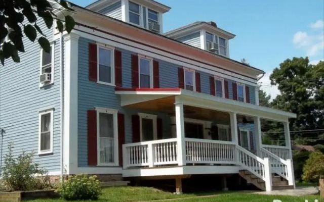 Tin Brook Bed & Breakfast