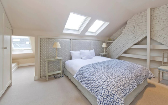 Bright & Spacious 2-bed Apt, 5 Mins From Tube