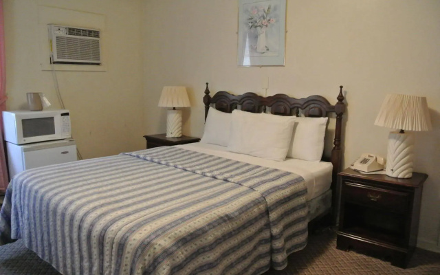 RoseWood Inn