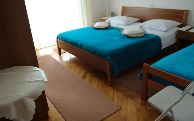 Apartments Zdravko-150m from beach