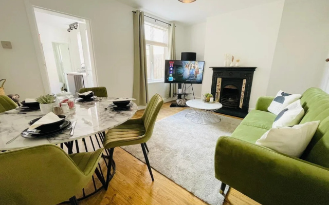 4-bed House Sleeps 7 With Garden