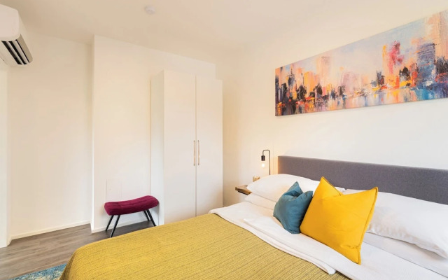 URBAN ISLAND - Riverside Apartments