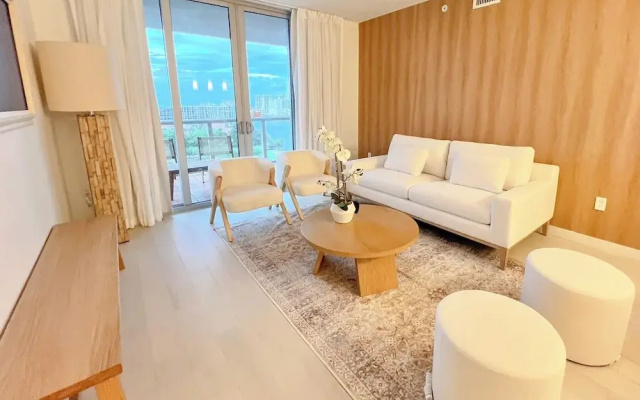 Luxury Ocean Views Apt 1208