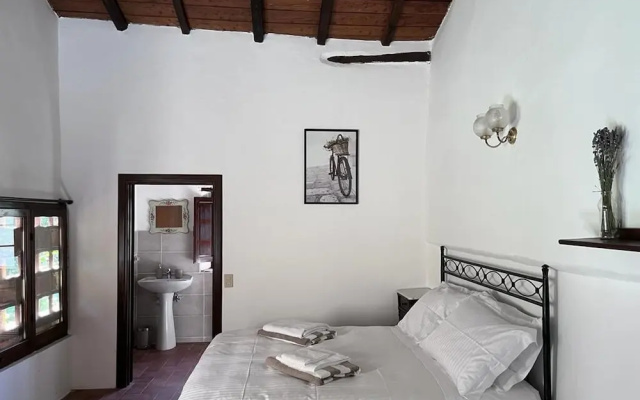 Casale Rustico con Piscina Privata e Ampio Parco