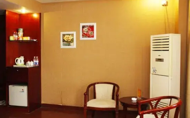 QMAX Peninsula Hotel (Huainan Top 100 Business and Trade)