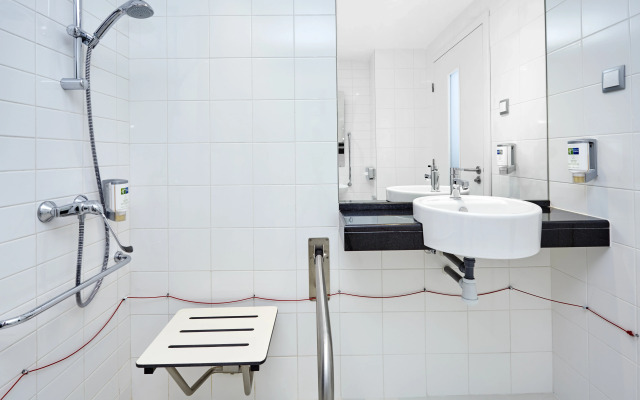 Holiday Inn Express Lisbon - Alfragide by IHG