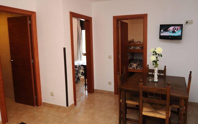 Отель Apartamentos AR Family Caribe Испания, Льорет-де-Мар - отзывы, цены и фото номеров - забронировать отель Apartamentos AR Family Caribe онлайн комната для гостей