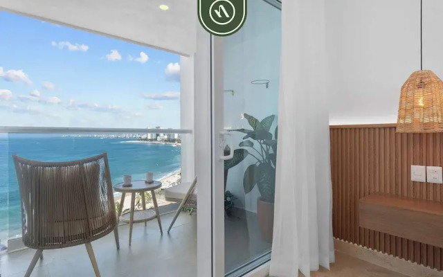 Luxury Oceanfront Studio - Beach - Pools - Gym
